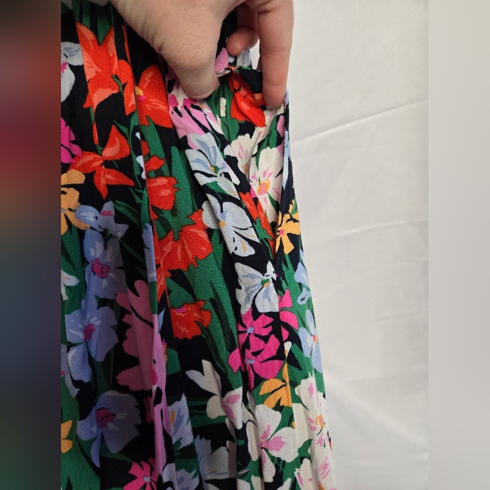Old Navy Floral Swing Sundress Size Medium NWT - Picture 3 of 8